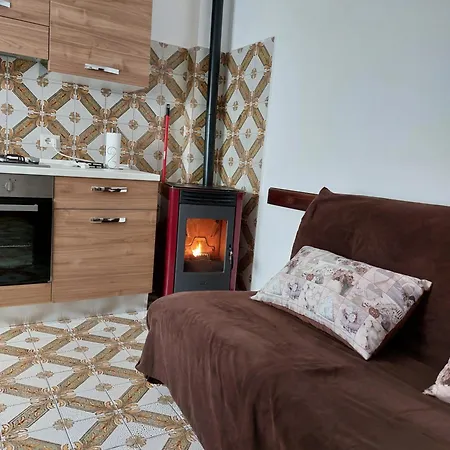 A Due Passi Dai Lupi