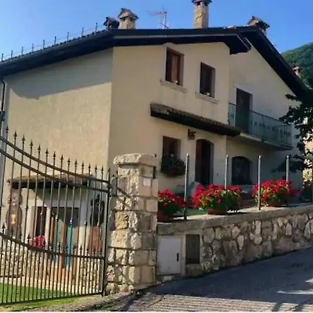Holiday home A Due Passi Dai Lupi