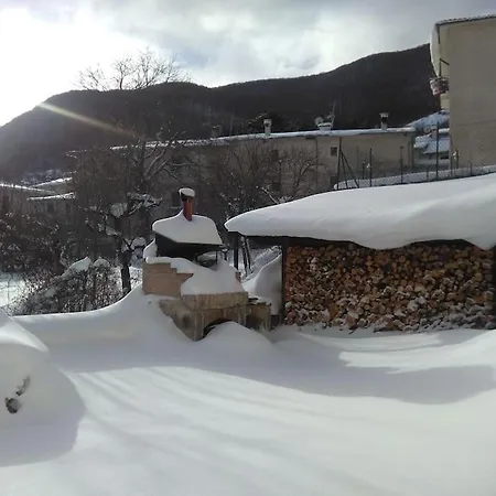 A Due Passi Dai Lupi