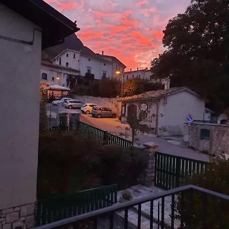 A Due Passi Dai Lupi Feriehus