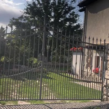 A Due Passi Dai Lupi Holiday home Civitella Alfedena