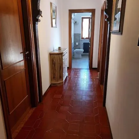 A Due Passi Dai Lupi Feriehus