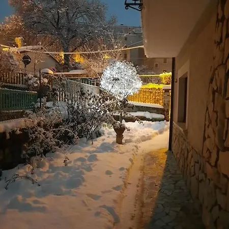 A Due Passi Dai Lupi Feriehus *