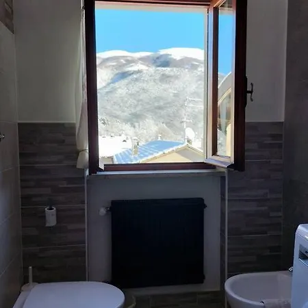 A Due Passi Dai Lupi Feriehus Civitella Alfedena