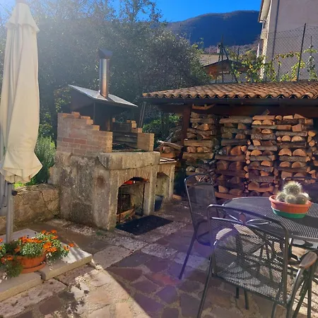 A Due Passi Dai Lupi Holiday home