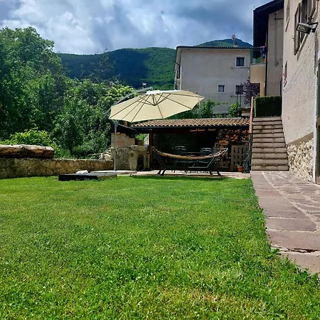 펜션 A Due Passi Dai Lupi 치비텔라 알페데나