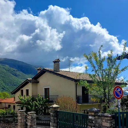 펜션 A Due Passi Dai Lupi 치비텔라 알페데나