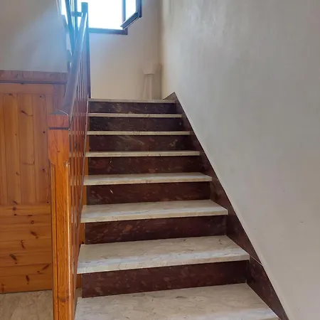 A Due Passi Dai Lupi *