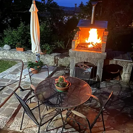 A Due Passi Dai Lupi