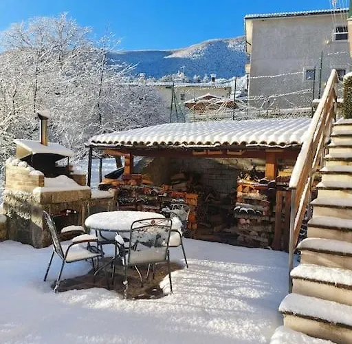 A Due Passi Dai Lupi * צ'יביטלה אלפדנה