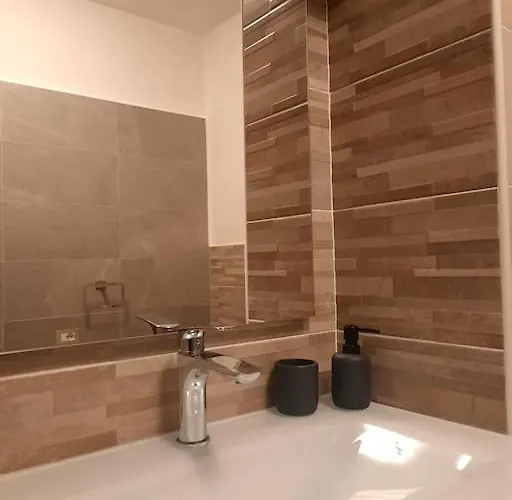 A Due Passi Dai Lupi *