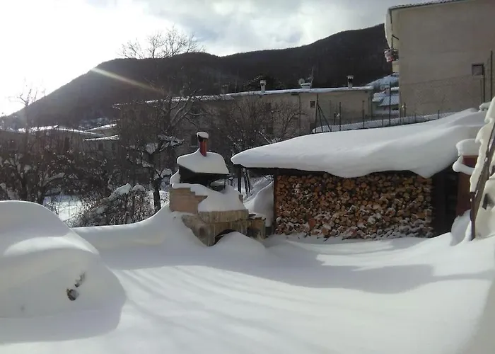 A Due Passi Dai Lupi