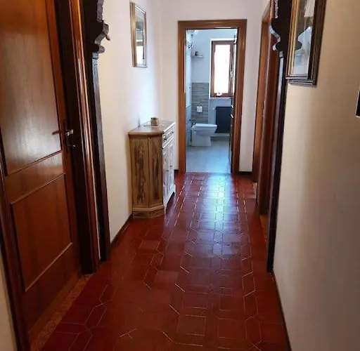 A Due Passi Dai Lupi בית נופש