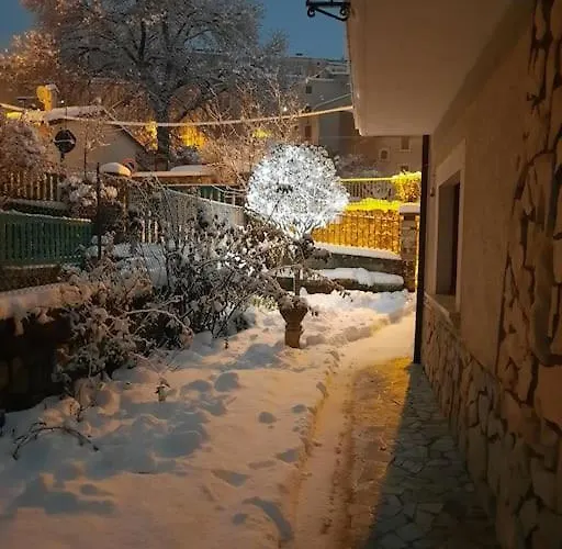 A Due Passi Dai Lupi בית נופש *