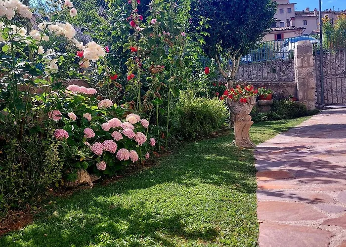 A Due Passi Dai Lupi צ'יביטלה אלפדנה