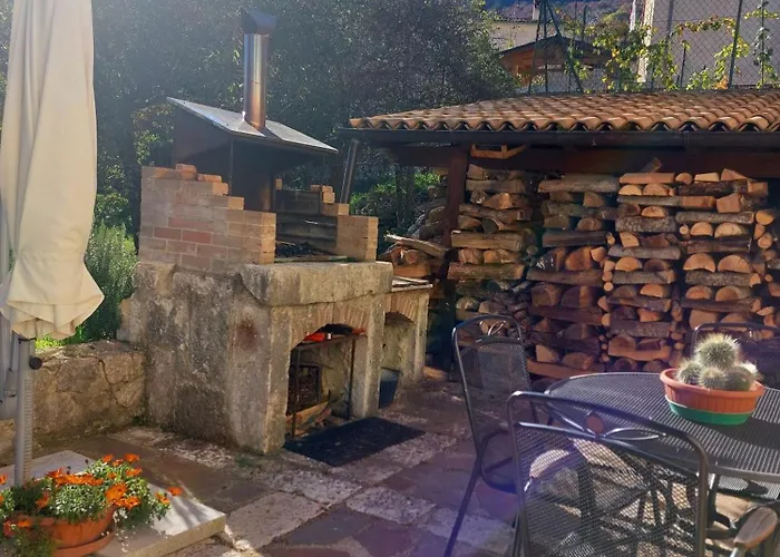 A Due Passi Dai Lupi בית נופש