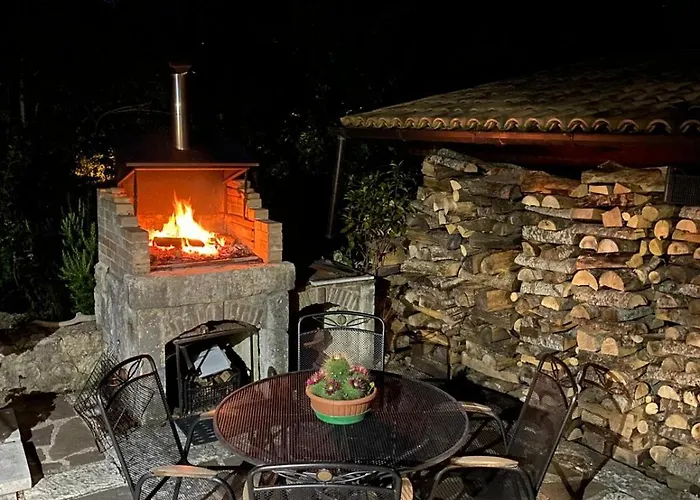 A Due Passi Dai Lupi בית נופש