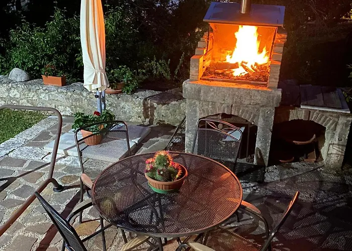 A Due Passi Dai Lupi